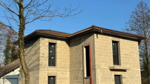 Une maison individuelle à Clezet Maison individuelle à Clezet en construction