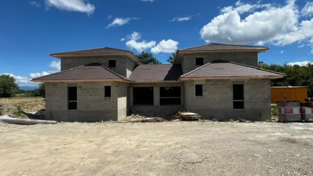 Programme immobillier à Flies de 10 maisons plus collectif de 5 logements Programme immobillier de 10 maisons à Flies en construction