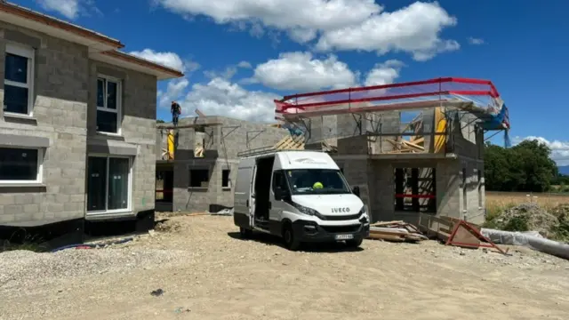 Programme immobillier de 10 maisons, plus collectif de 5 logements à Flies Programme immobillier de 10 maisons à Flies en construction
